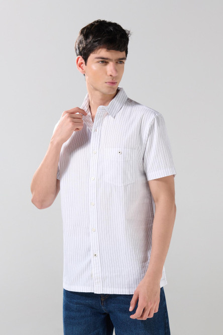 Camisa unicolor a rayas con manga corta y bolsillo