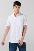 Camisa unicolor a rayas con manga corta y bolsillo