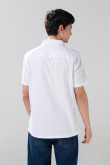 Camisa unicolor a rayas con manga corta y bolsillo