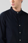 Camisa en algodón con cuello nerú unicolor y botones