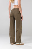 Pantalón cargo tiro alto unicolor con bota recta