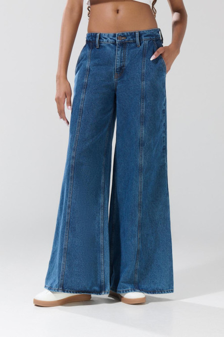 Jean azul palazzo con tiro medio, bota ancha y bolsillos