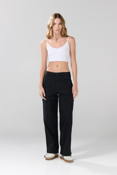 Pantalón cargo tiro alto unicolor con bota recta