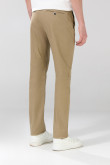Pantalón tiro medio unicolor slim en dril con bolsillos