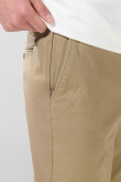 Pantalón tiro medio unicolor slim en dril con bolsillos