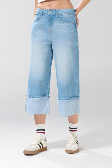 Jean culotte azul claro tiro alto con bota ancha