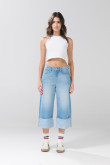 Jean culotte azul claro tiro alto con bota ancha