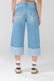 Jean culotte azul claro tiro alto con bota ancha