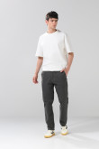 Pantalón unicolor de dril straight leg con tiro medio