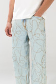 Jean loose azul claro con tiro medio y diseños