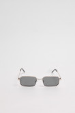 Gafas de sol clásicas con marco rectangular metálico dorado, negro y plateado con lente de en contraste.