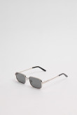 Gafas de sol clásicas con marco rectangular metálico dorado, negro y plateado con lente de en contraste.