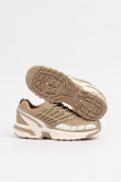 Tenis de plataforma unicolores con diseños en contraste