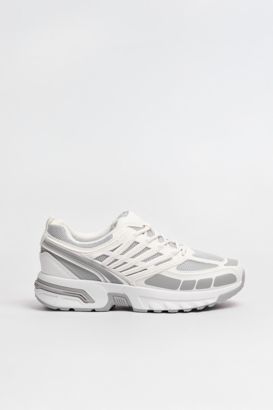 Tenis de plataforma unicolores con diseños en contraste