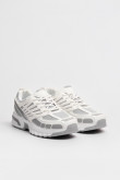 Tenis de plataforma unicolores con diseños en contraste