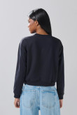 Buzo azul intenso cuello redondo con texto college en frente