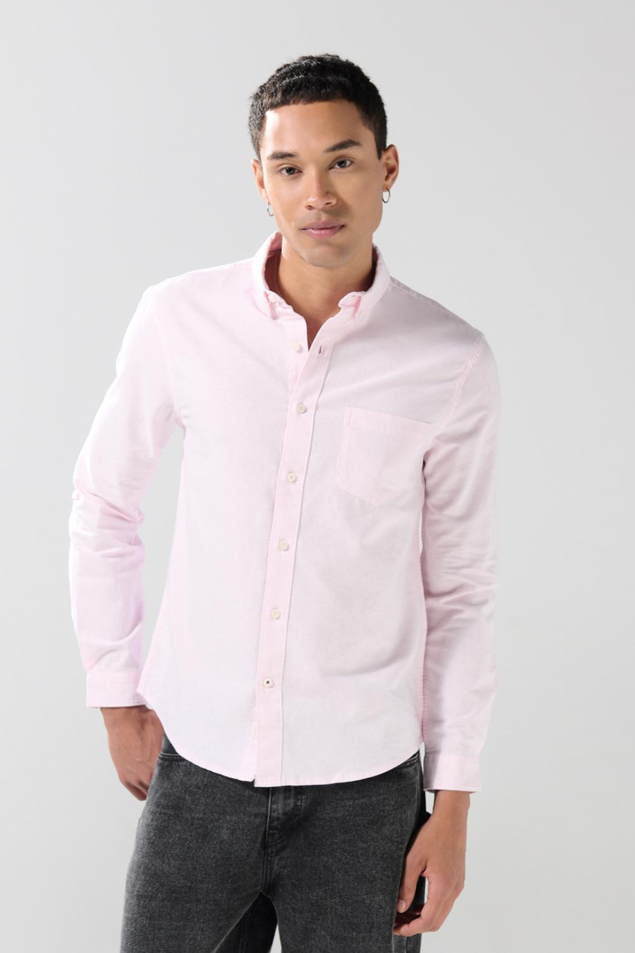 Camisa unicolor en algodón con cuello button down