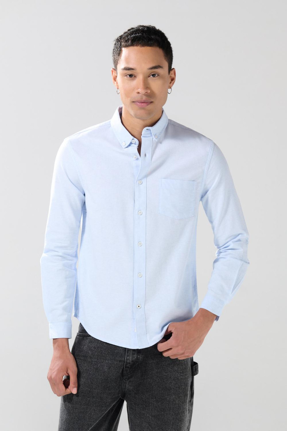 Camisa unicolor en algodón con cuello button down