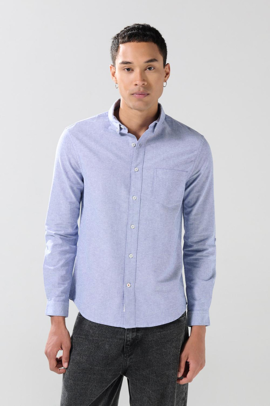 Camisa unicolor en algodón con cuello button down