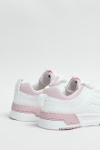 Tenis urbanos color blanco con contraste rosa.