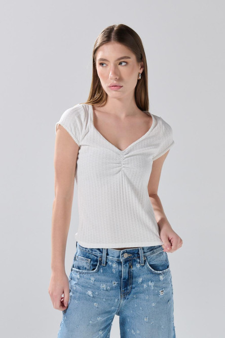 Camiseta unicolor con escote V, texturas y manga corta