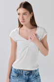 Camiseta unicolor con escote V, texturas y manga corta