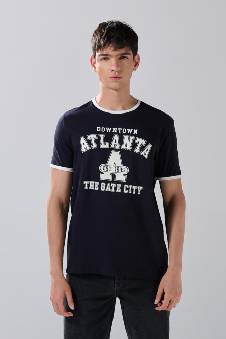 Camiseta azul college con manga corta y contrastes blancos