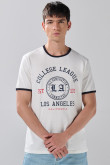 Camiseta crema clara cuello redondo college con contrastes