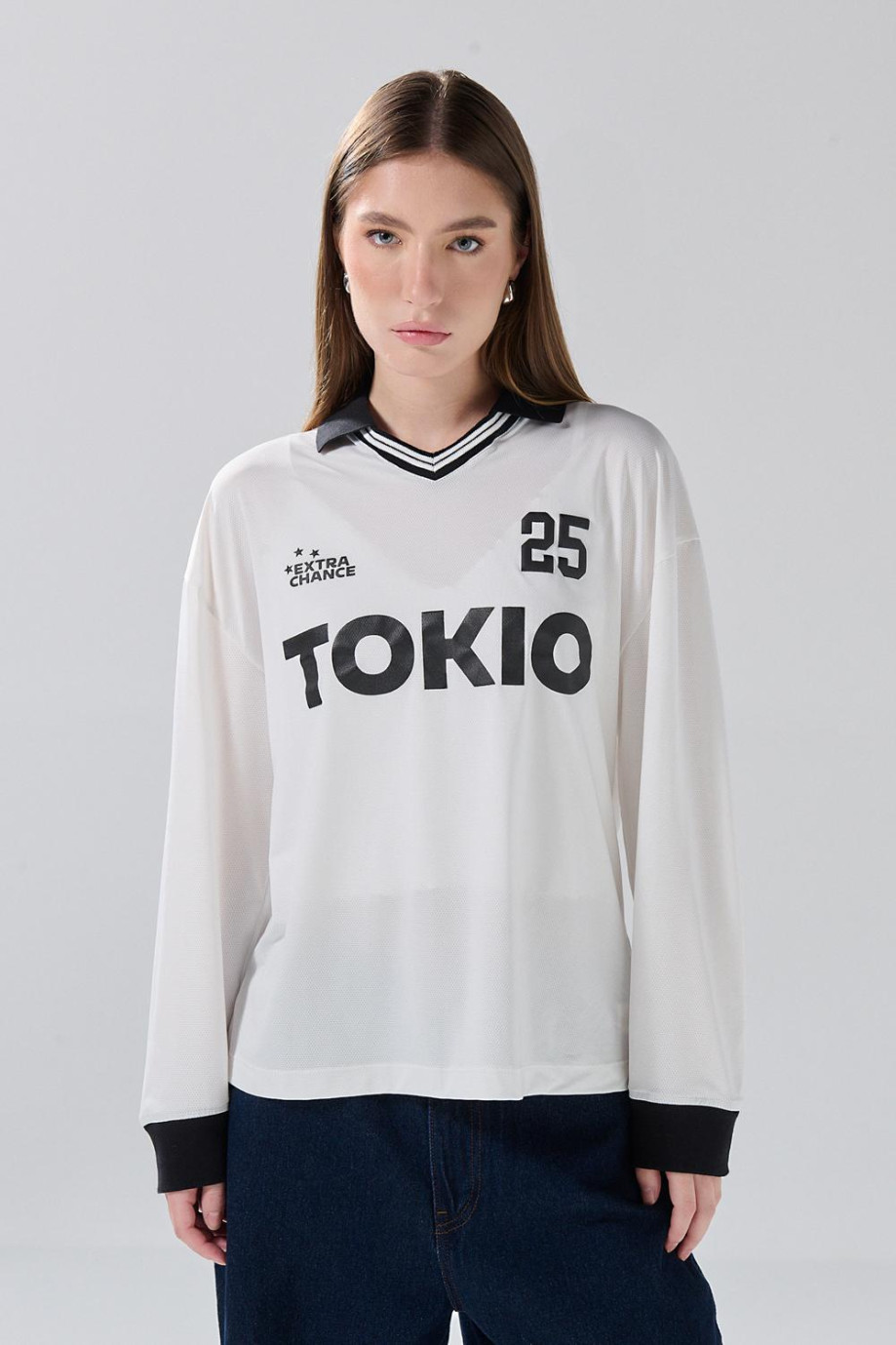 Camiseta manga larga oversize crema con diseño college