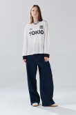 Camiseta manga larga oversize crema con diseño college