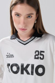 Camiseta manga larga oversize crema con diseño college