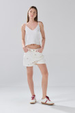 Short de jean crema claro con tiro alto y flores estampadas