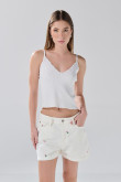 Short de jean crema claro con tiro alto y flores estampadas