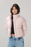 Chaqueta cuello alto unicolor con bolsillos acolchada
