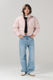 Chaqueta cuello alto unicolor con bolsillos acolchada