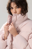Chaqueta cuello alto unicolor con bolsillos acolchada