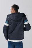 Chaqueta unicolor acolchada con capota y rombos