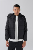 Chaqueta unicolor acolchada con capota y rombos