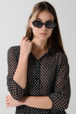 Vestido corto negro con puntos estampados y cinturón