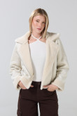 Chaqueta unicolor biker con cierre cruzado y efecto sherpa