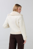Chaqueta unicolor biker con cierre cruzado y efecto sherpa
