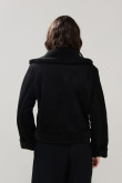 Chaqueta unicolor biker con cierre cruzado y efecto sherpa
