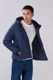 Chaqueta unicolor acolchada con capota y manga ranglan larga
