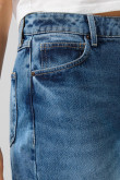 Jean 90´S azul medio con desgastes, bota recta y tiro alto