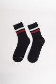 Medias largas unicolores con texturas y rayas en contraste
