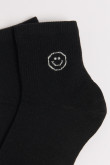 Medias unicolores cortas con carita feliz bordada