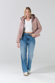 Chaqueta unicolor acolchada con capota y cuello alto