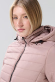 Chaqueta unicolor acolchada con capota y cuello alto
