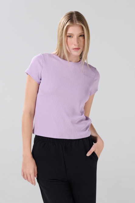 Camiseta cuello redondo unicolor en tela acanalada