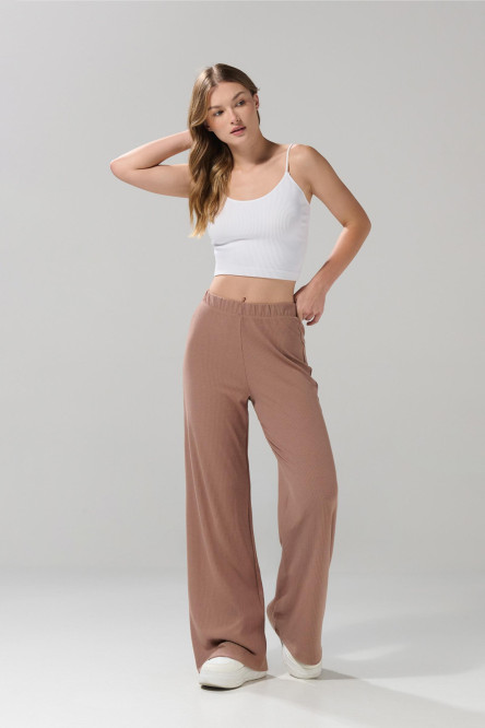 Pantalón flare unicolor en tela acanalada con bota ancha